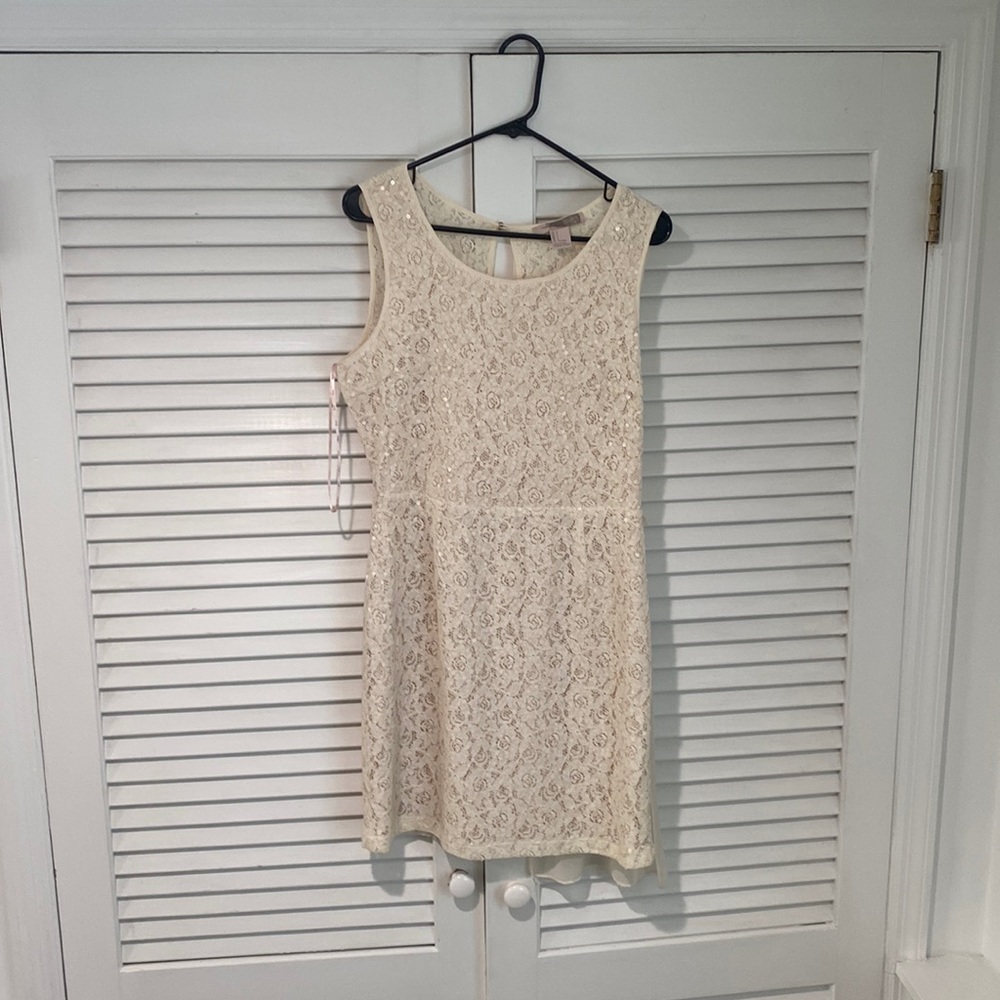 LOVE 21 white mini dress WITH BEAUTIFUL WHITE FLOWERS AND DESIGNS
